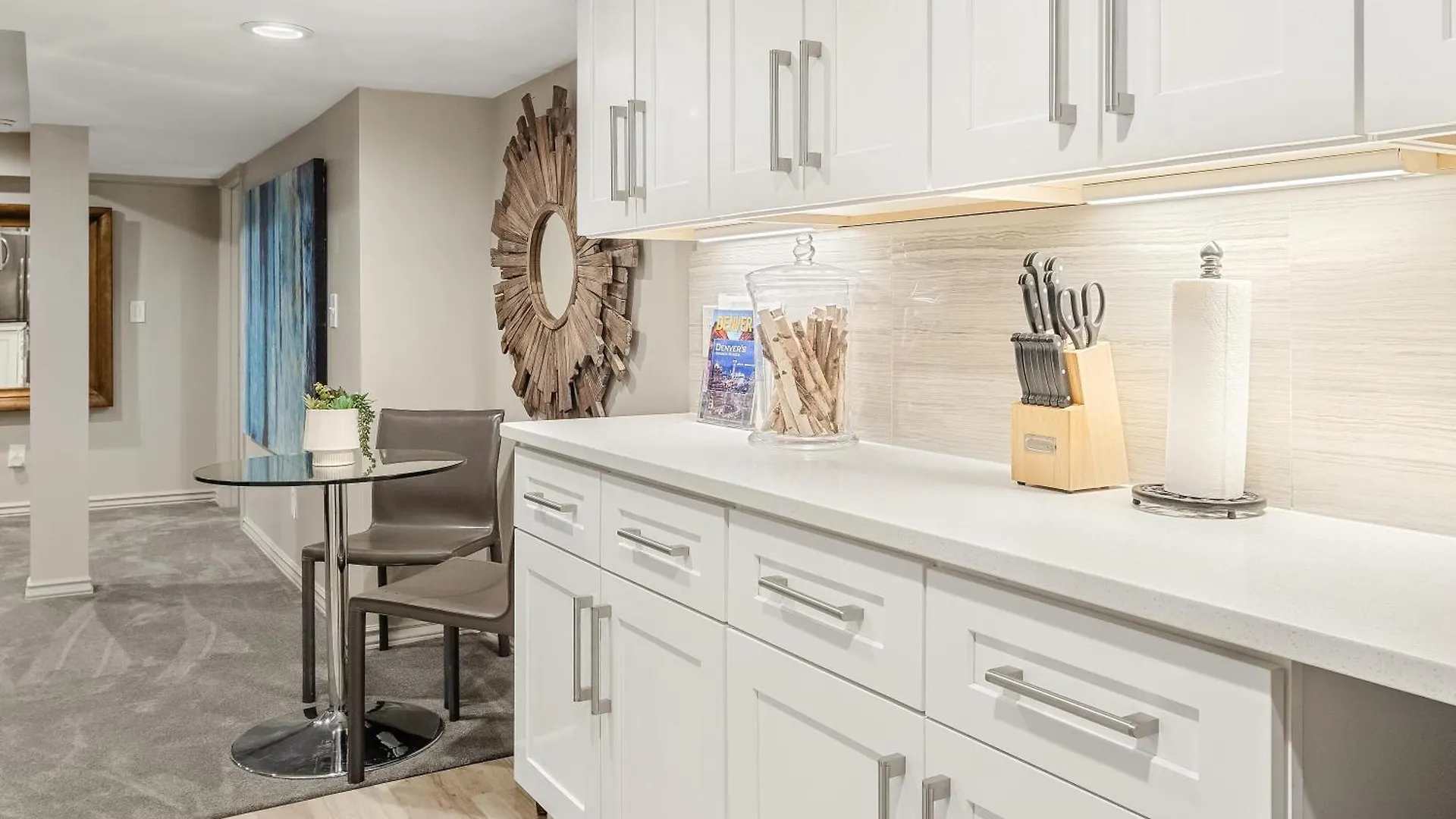Garden Apartment - Decor Upgrades - Capitol Hill Denver Villa