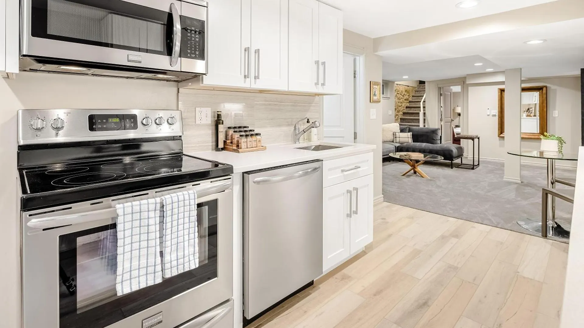 Garden Apartment - Decor Upgrades - Capitol Hill Denver United States
